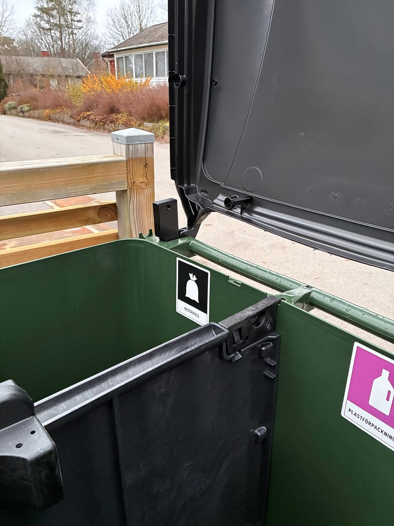 Sop-locks-hållare med text